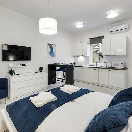 Modern In Authentic Area Apartamento
