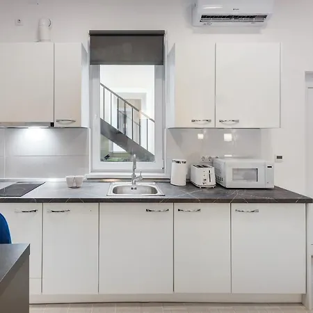Modern In Authentic Area Apartamento